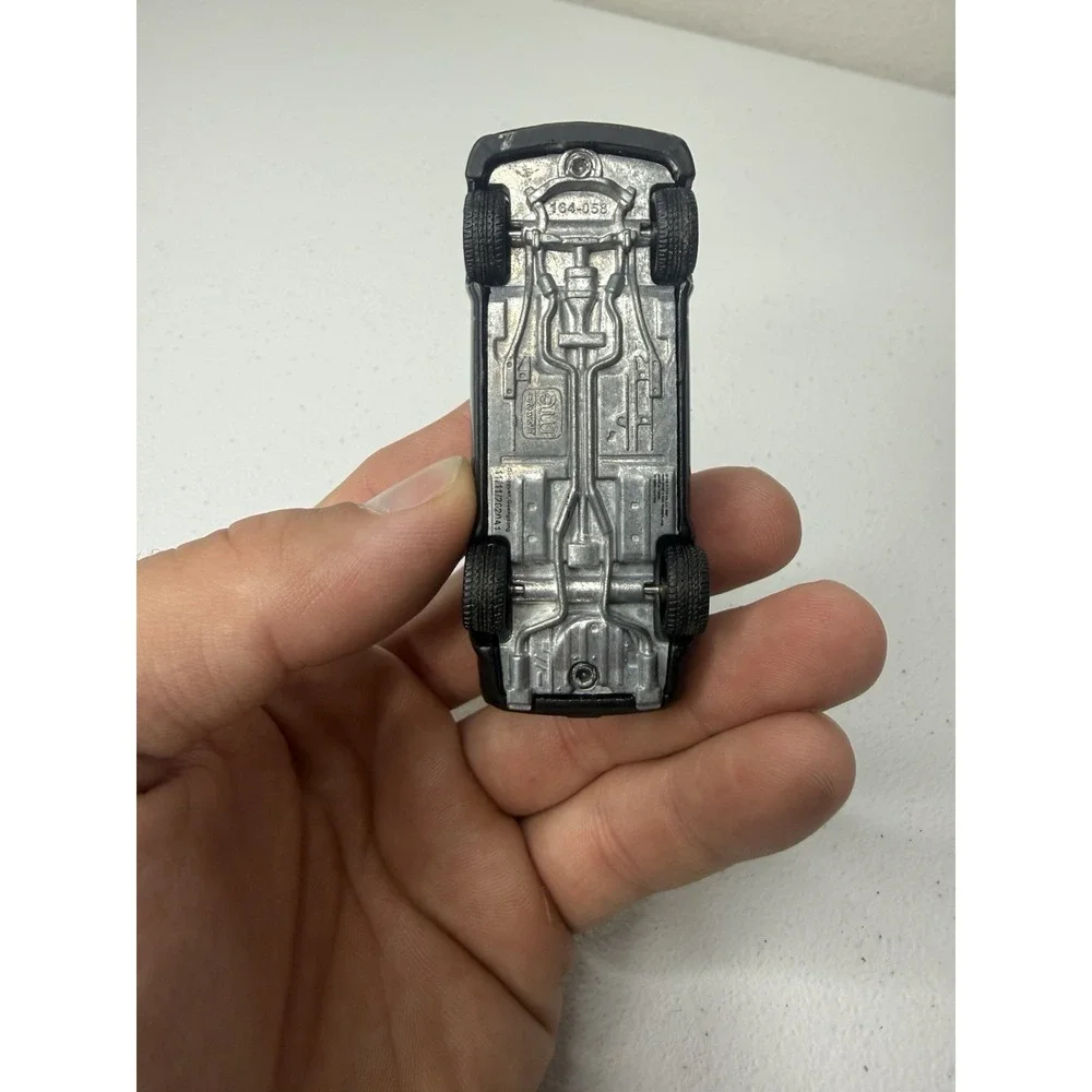 Auto World New Casting '19 Dodge Challenger R/T Scat Pack 1:64 Scale Diecast302A